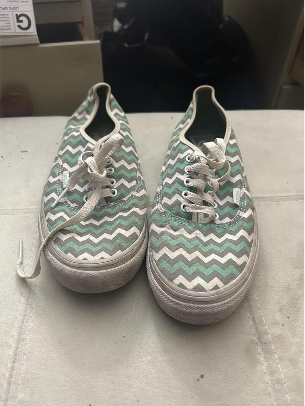 Vans white and green chevron sneakers in US 8 #skateboarding #chevron
